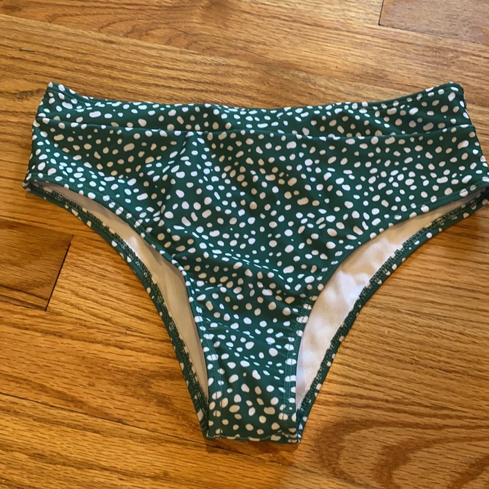 Green bikini - Picture 5 of 5